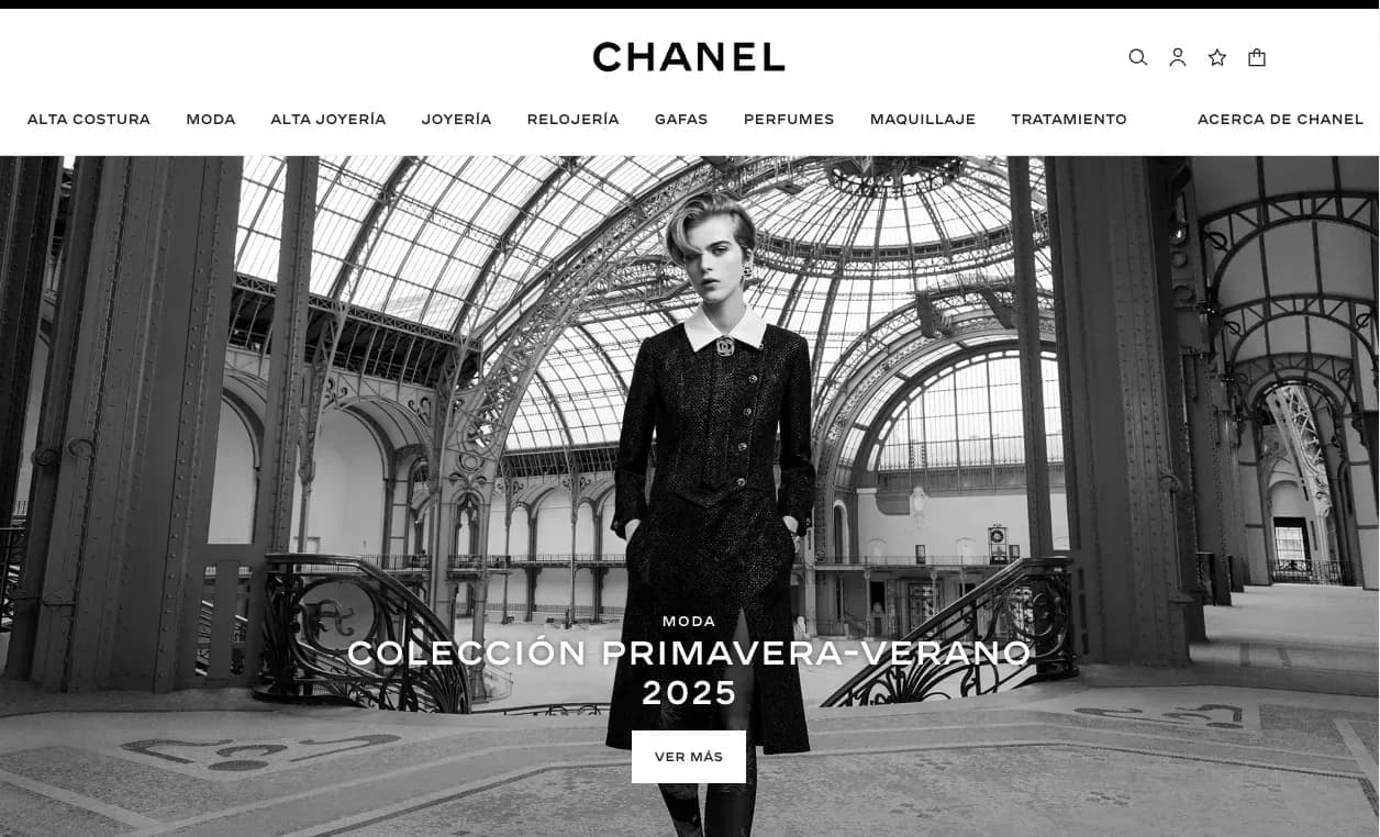 Chanel y su uso del color negro